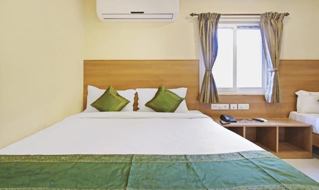 Itsy Hotels Jansi Residency