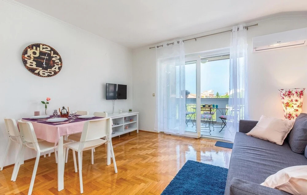 Beautiful Apartment in Crikvenica With Wifi and 2 Bedrooms