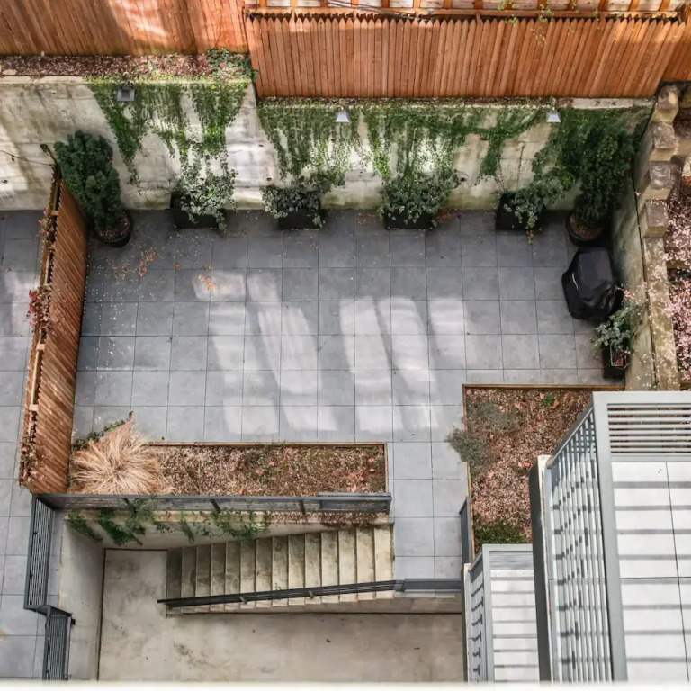 Riverbank I by Rove Travel 1BR UWS Townhome