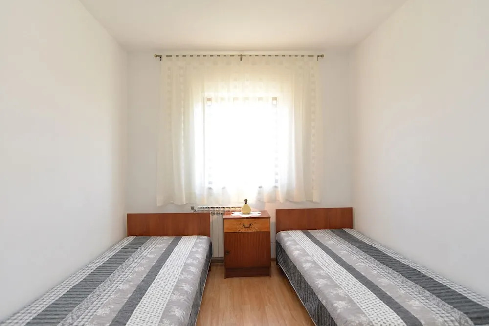 Apartment 1899