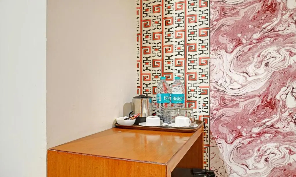 Collection O Hotel Johri Residency