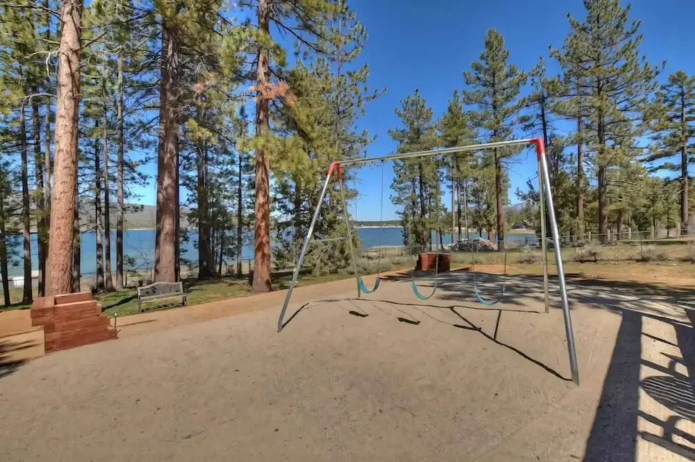 Sleeps 23 2 Homes, Lakefront, Private Dock, Hot Tub, Game Room, Swingset, View