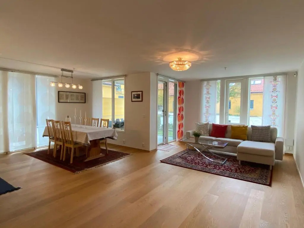 Eksklusiv & idyllisk leilighet i Sandvikensjøfront