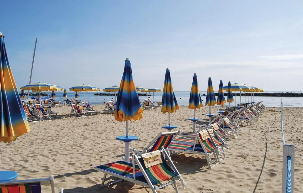 Amazing Apartment in Villa Rosa TE With 2 Bedrooms