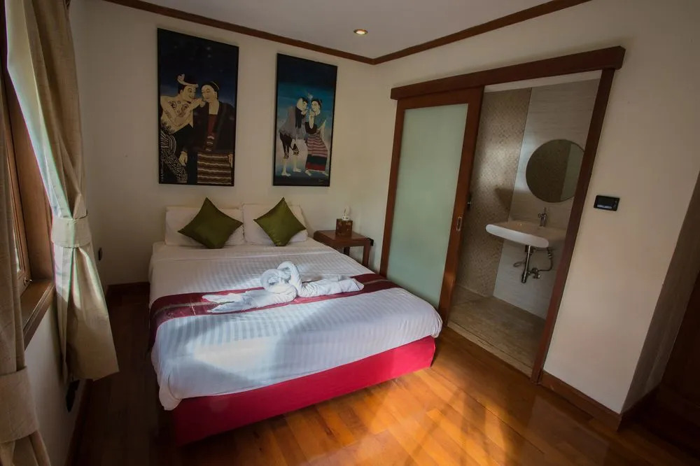 Sirinthara Villa 4 bed pool Nai Harn