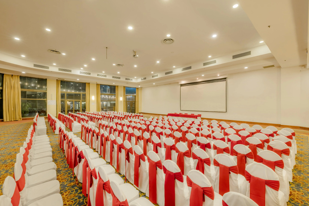 Holiday Inn Convention Center by IHG