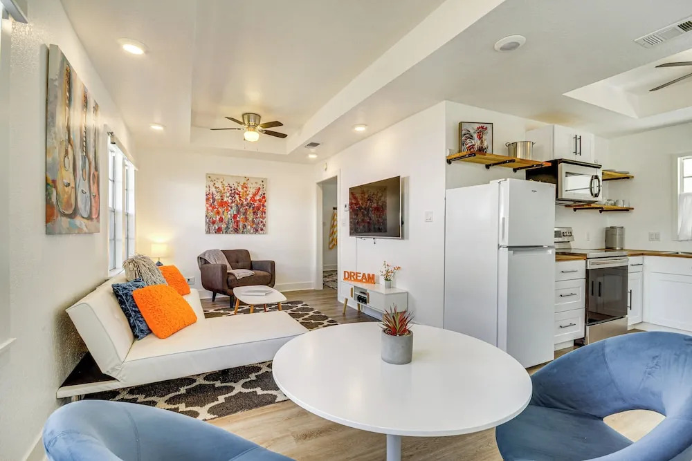 Charming Gulf Coast Cottage - 1 Mile to the Coast!