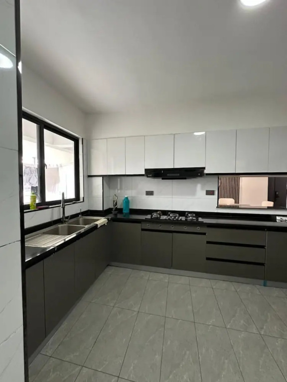 Platinum Oak Residency