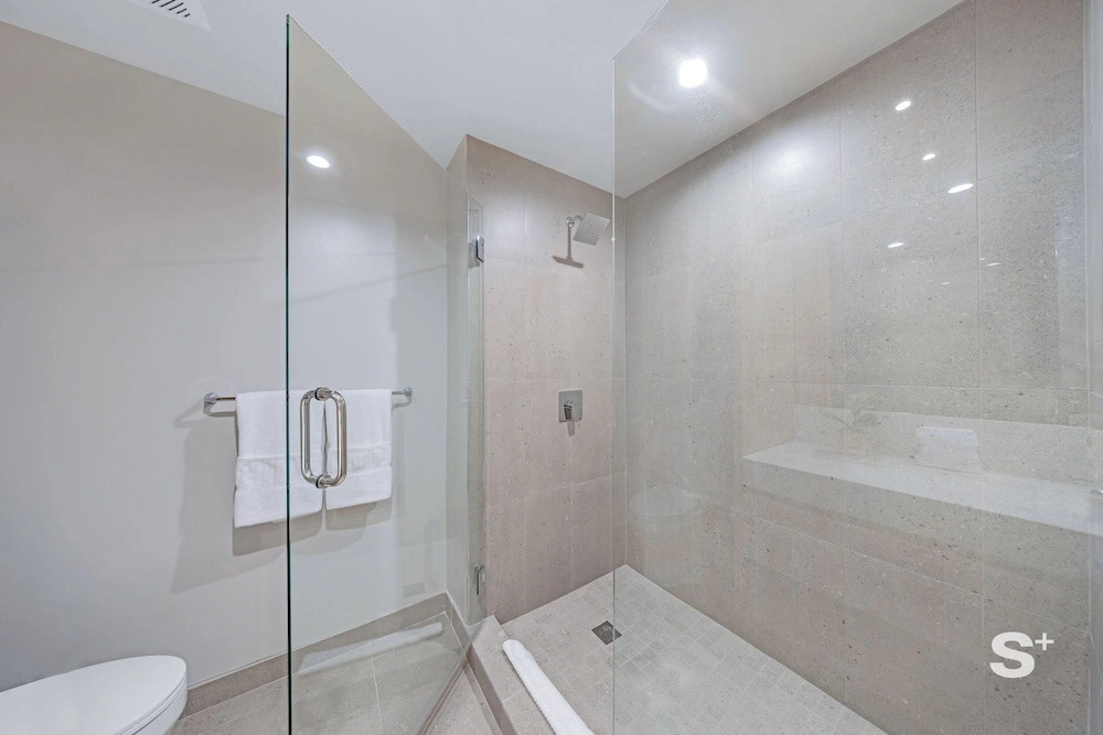 High-Rise Condo in DTW Miami -Pool & Gym