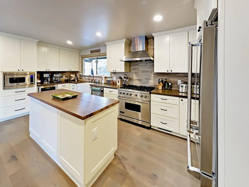 2201 Balboa Dr Home 5 Bedrooms 4 Bathrooms Home