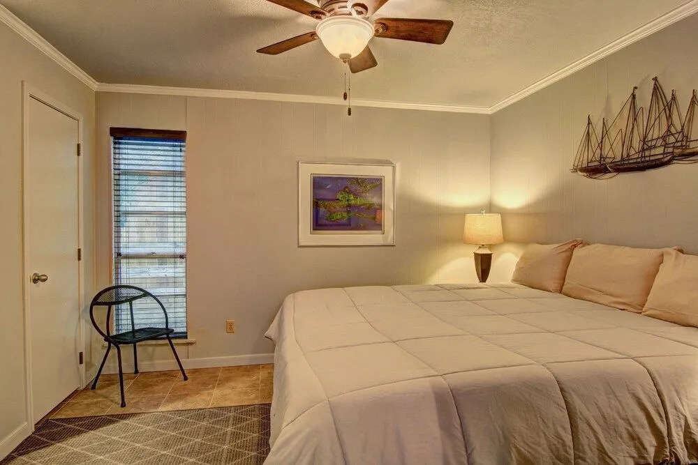 Live, Laugh, Love 1 Bedroom Condo by Redawning
