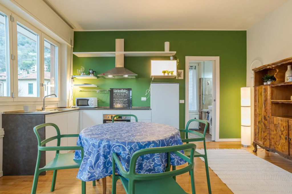 Bright attic under the sky of Como! Close to City Center and to services