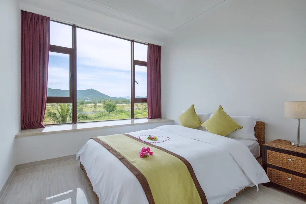 Yalong Bay LanSeJiaRi Villa Aprtment
