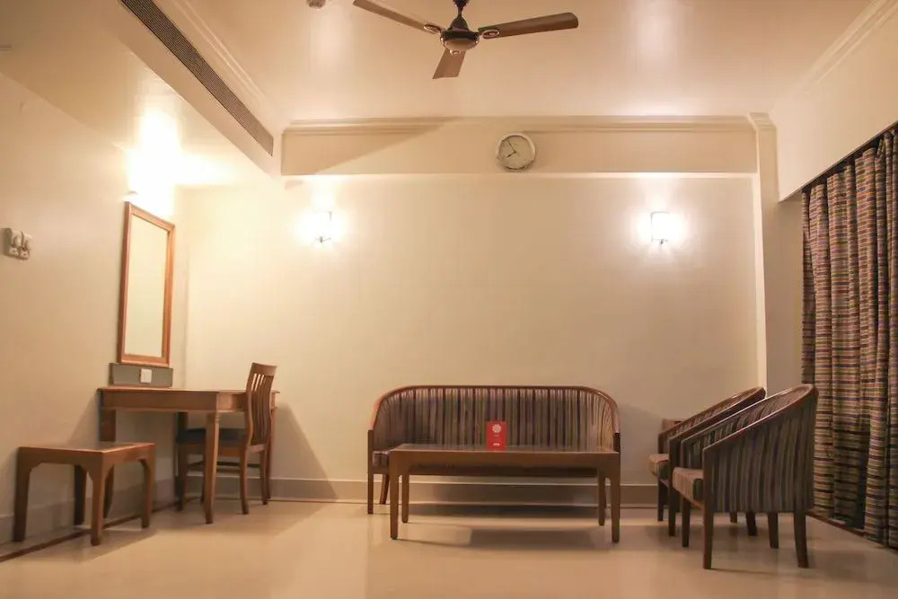OYO 8450 Hotel Grand Starline