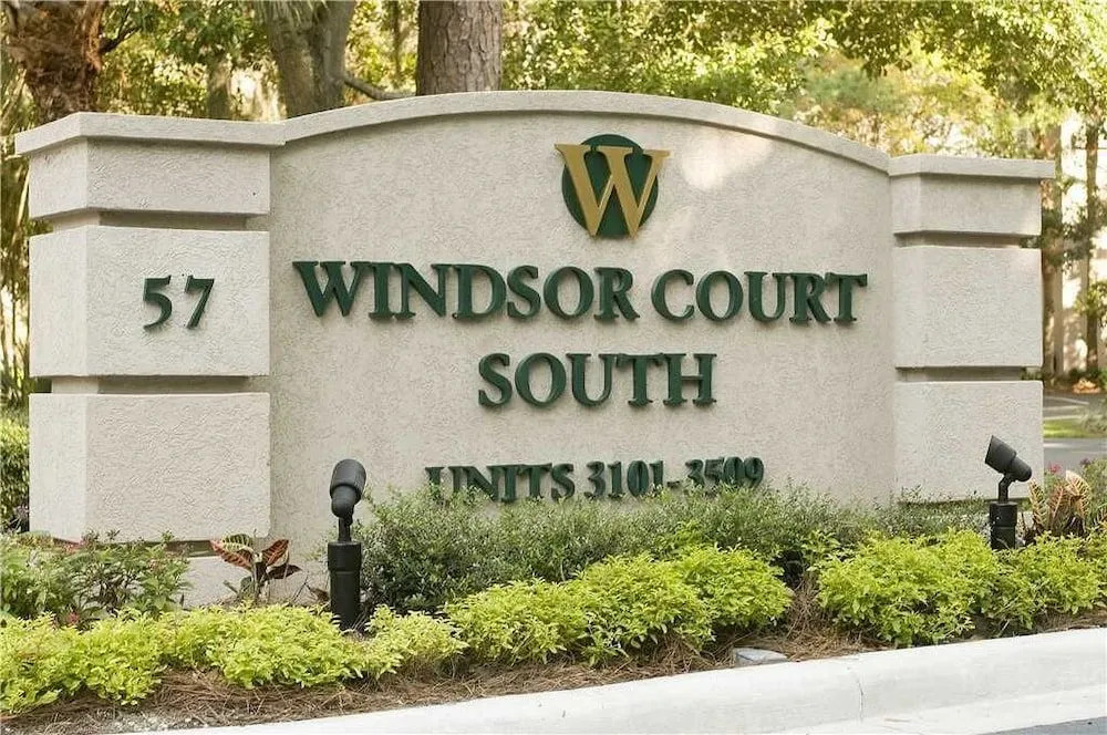 Windsor Court N 4204 by RedAwning