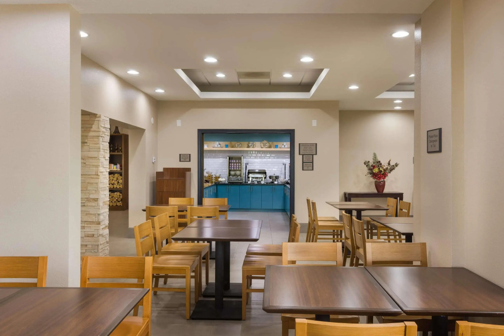 Country Inn & Suites by Radisson, St Petersburg - Clearwater, FL