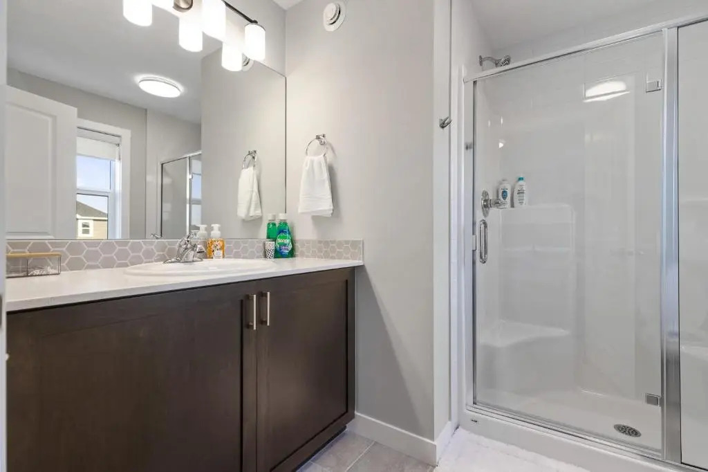 NEW! Arcade- Upscale 3BR Home, 10 min to Airport!