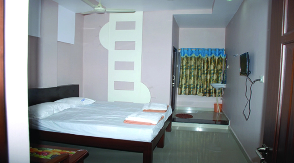 I-Roomz Naga Mayuri