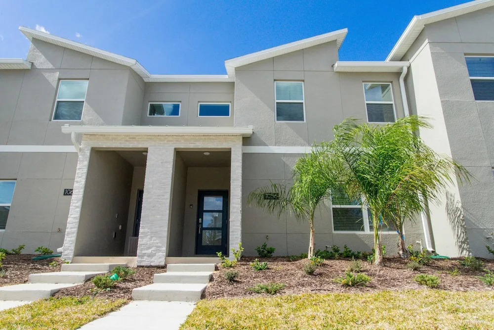 1056 LS - Luxury 4BR3BA - Champions Gate Bliss