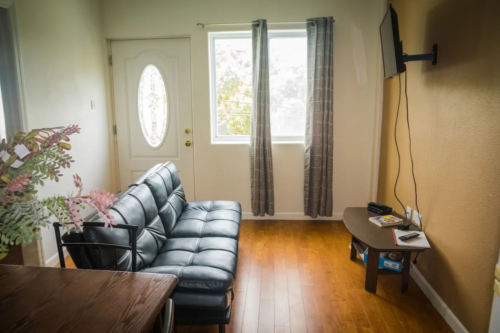 Francein's One Bedroom Suite