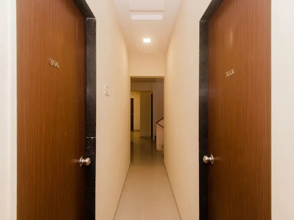 OYO 13470 Hotel Symphony House