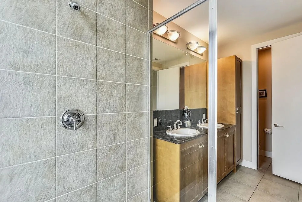 Emerald 707 2 Br condo by RedAwning