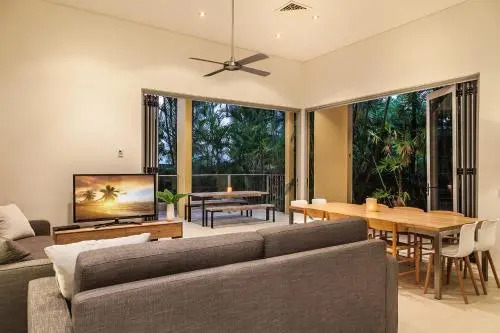 Contemporary & luxurious, Little Cove