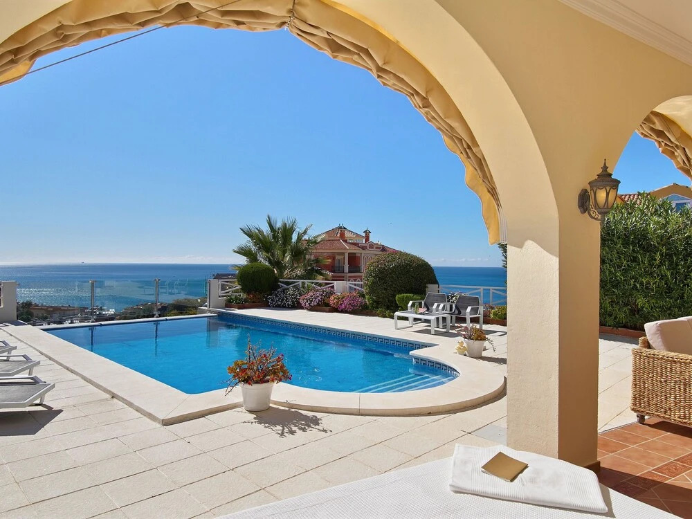Gorgeous Villa in Benalmádena with Hot Tub & Pool