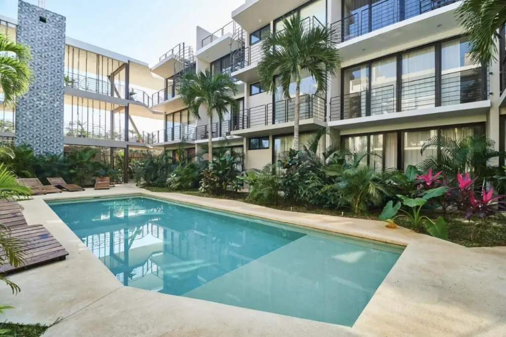 101 Amena Modern 1BR APT w/GYM (10 min to beach)
