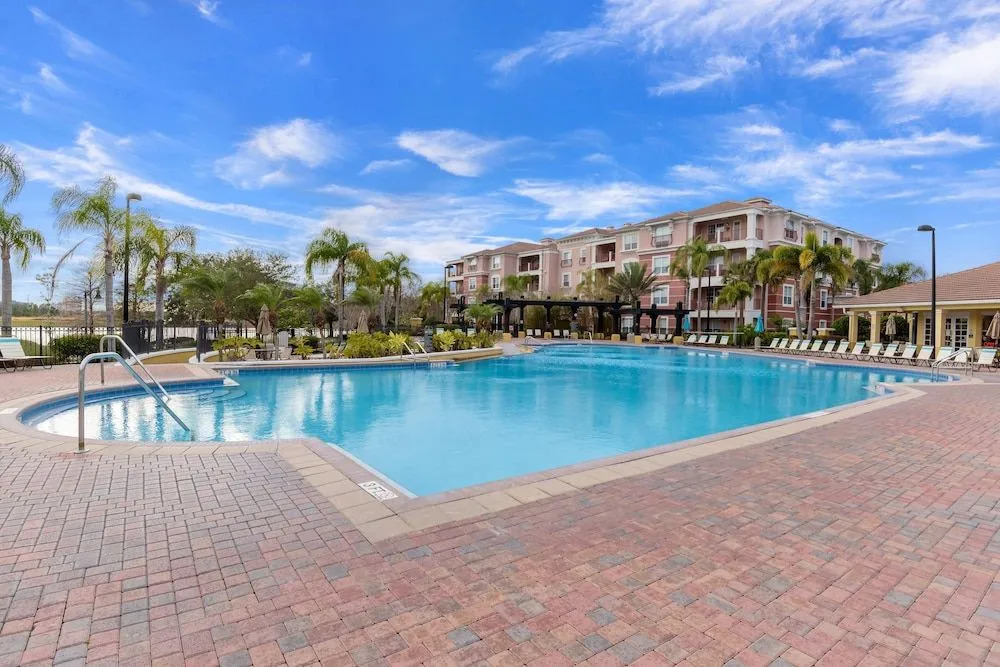 Casa Del Lago Penthouse 3 Bedroom Condo by RedAwning