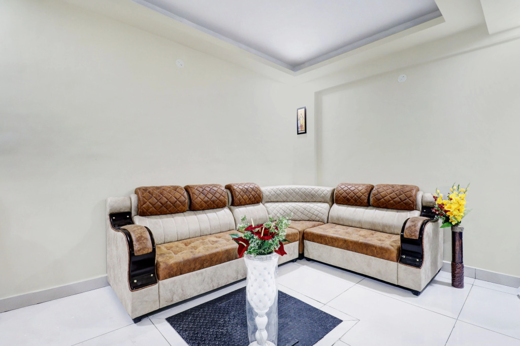 Hotel O Sri Harshitha Grand Near Zudio - Star Bazaar, Kundalhalli Gate