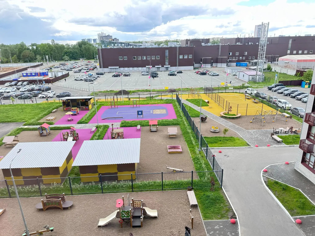Стильная квартира у метро, ТЦ и парка