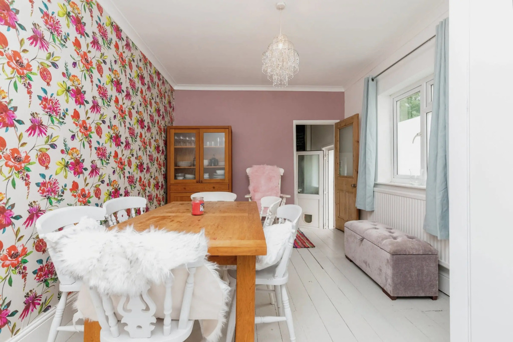 Spacious 6-bed Family Retreat Bristol