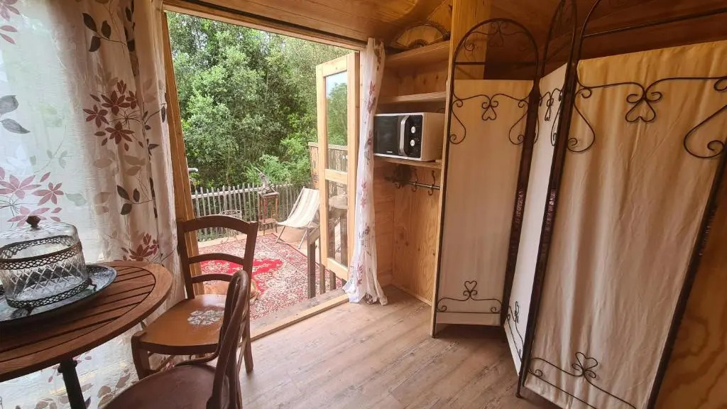 La Roulotte Au Coeur du Maquis (Adults Only)