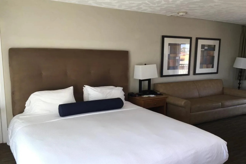 Surfer Beach Hotel