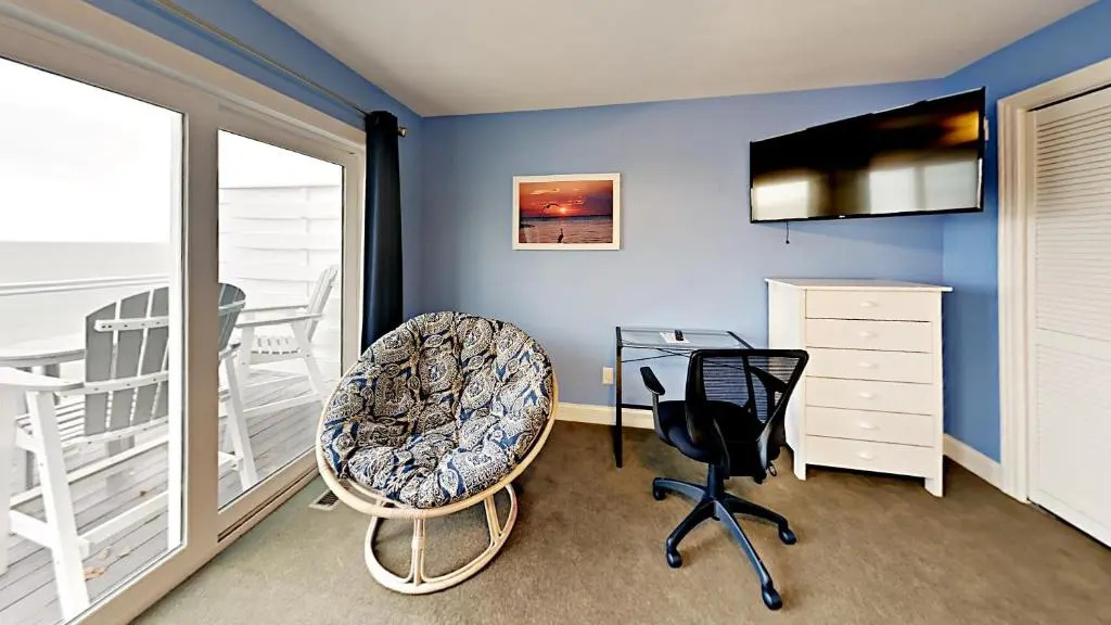 Put-in-Bay Waterfront Condo #211
