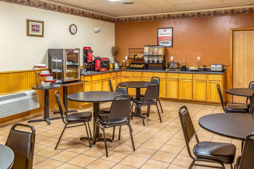 Baymont Inn & Suites by Wyndham Newton IA