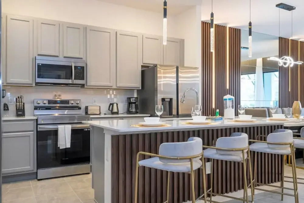 6163 Fantastic Home With 12bd