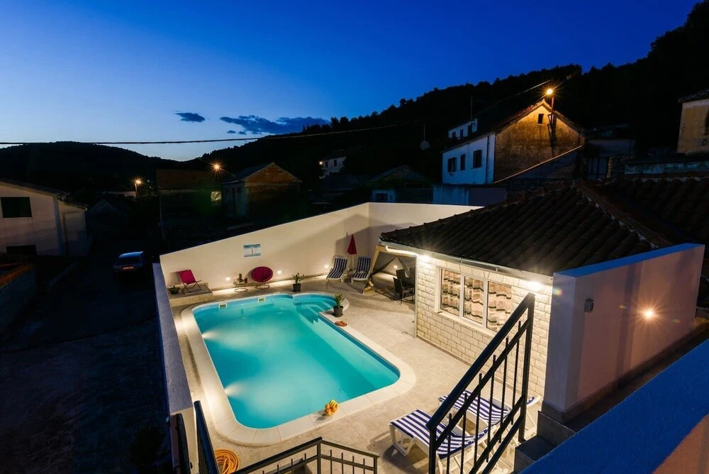 Mario - With Pool - H