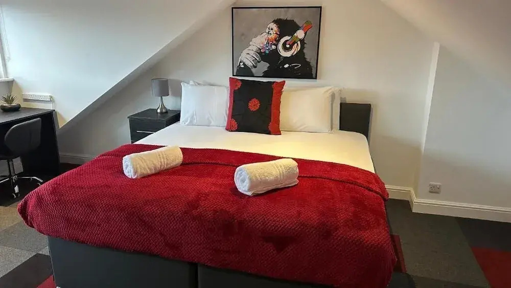 Gloucester-4 Bed Home for Work & Leisure