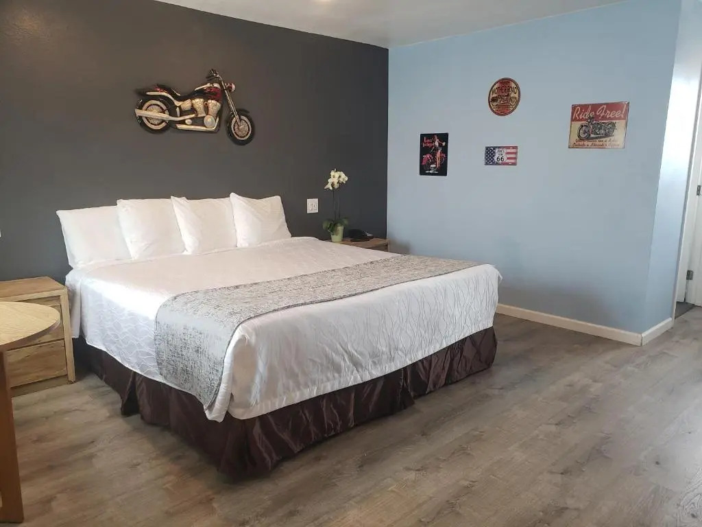 Deluxe Inn