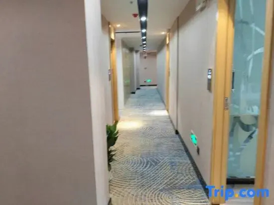 YUNDUO Yunduo Hotel (Wuhan University of Technology South Lake Campus Weijia Baigangcheng)
