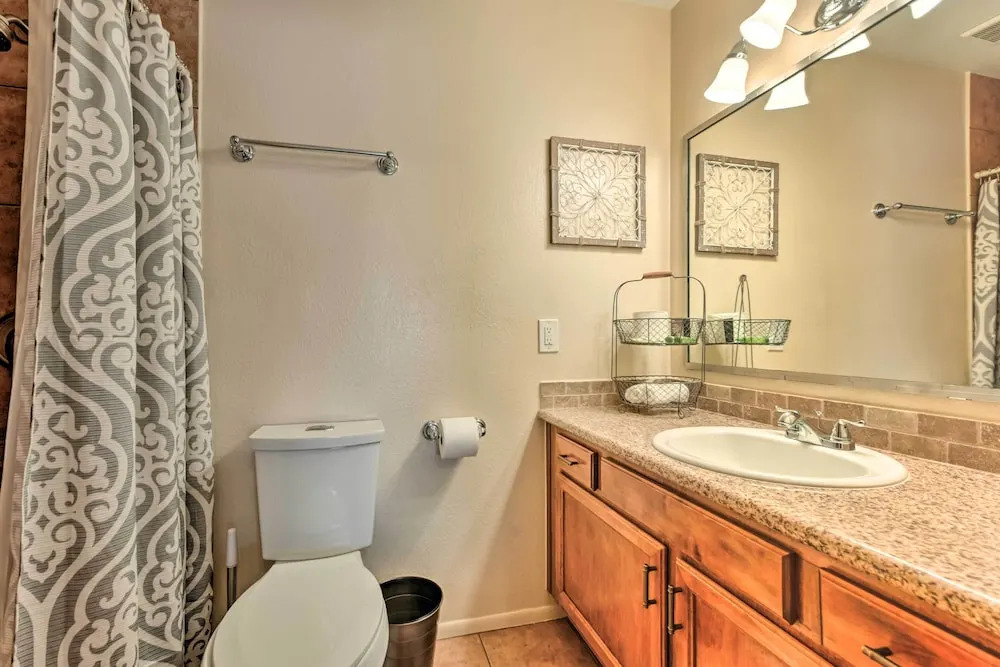 Fenced Yards! Quiet 2-unit Combo in Tucson