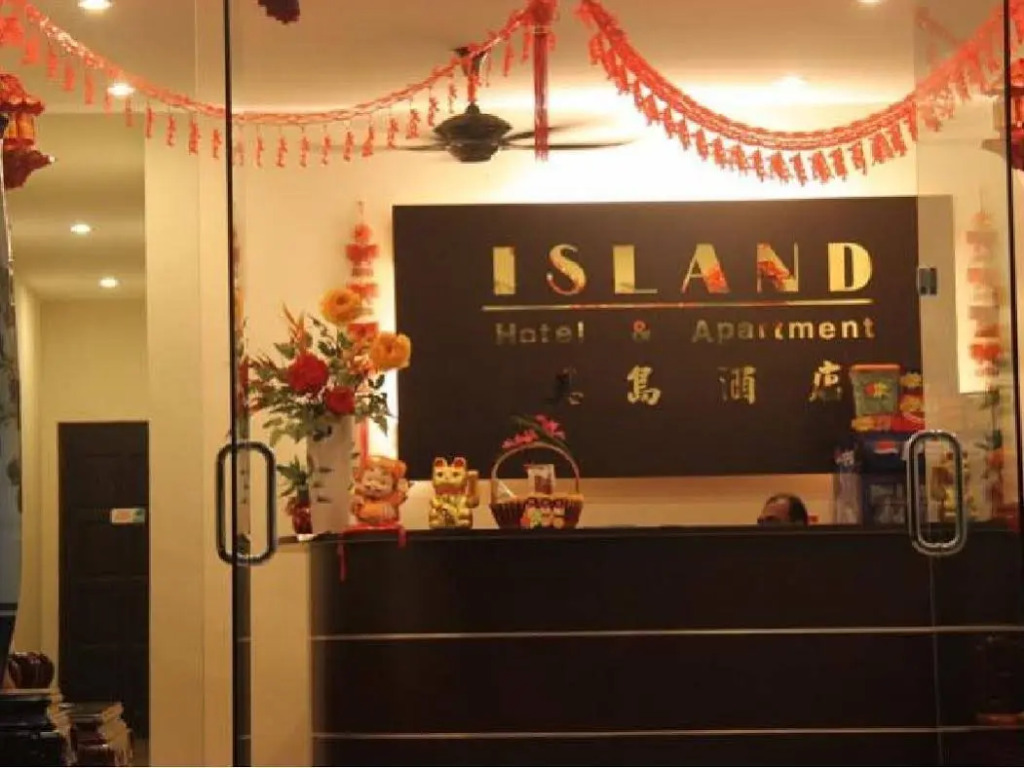 OYO 44078 The Island Hotel
