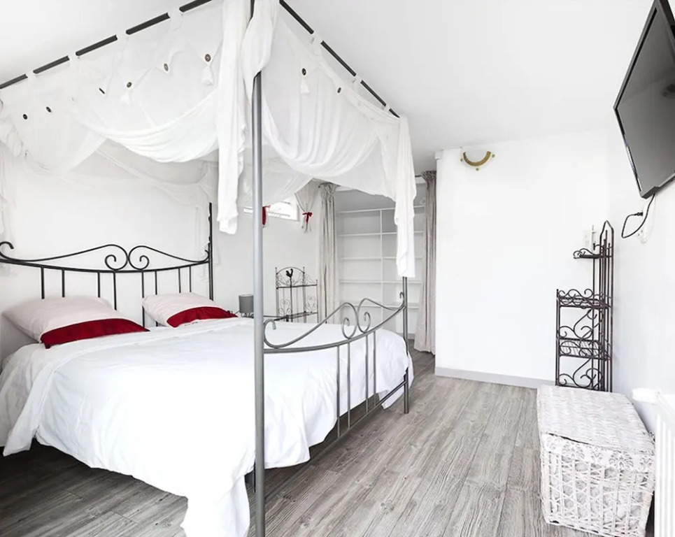 House With 2 Bedrooms in Voreppe, With Wonderful Mountain View, Pool A