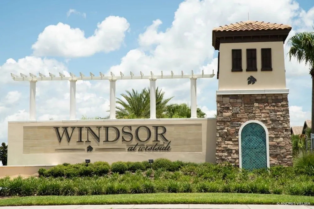 Windsor at Westside 18012 by Nord Holdys