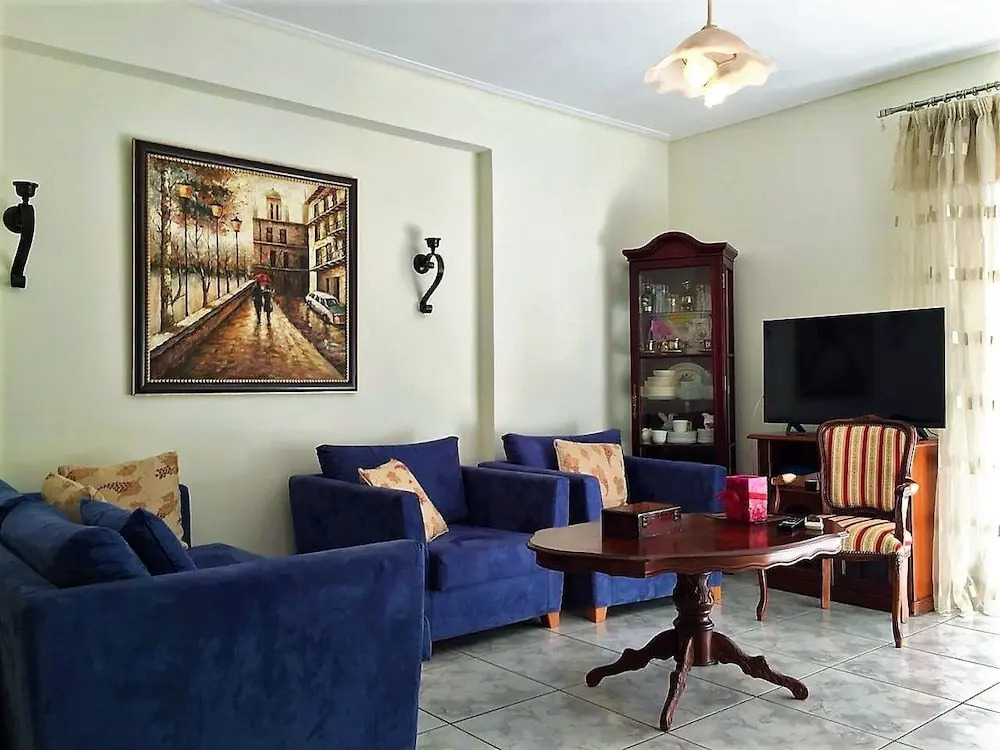 Comfy 3rd Floor Flat and Pspace
