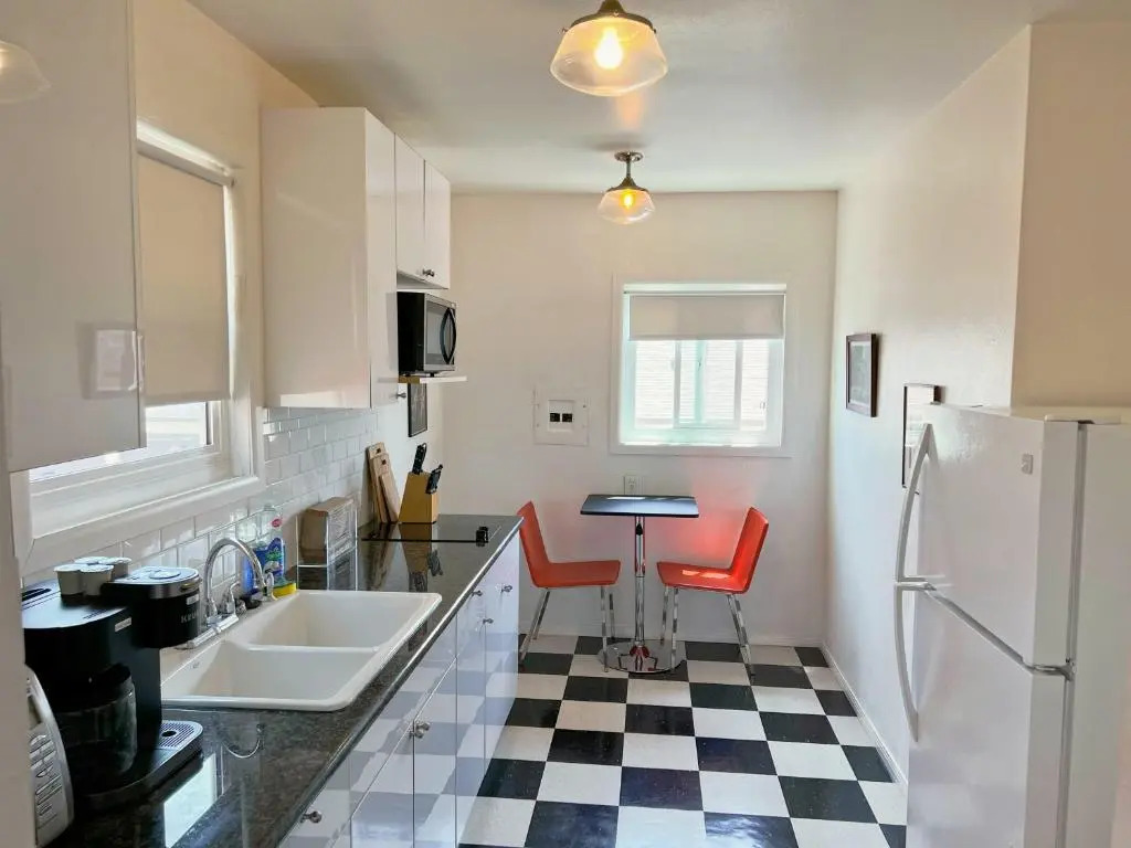 Newly remodeled 1 bed, 1 bath home near LAX, Forum