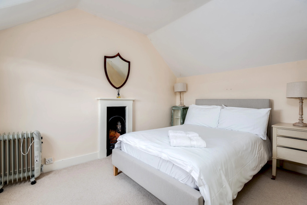 The Walton House spacious 3-Bedroom Jericho House close to City Centre