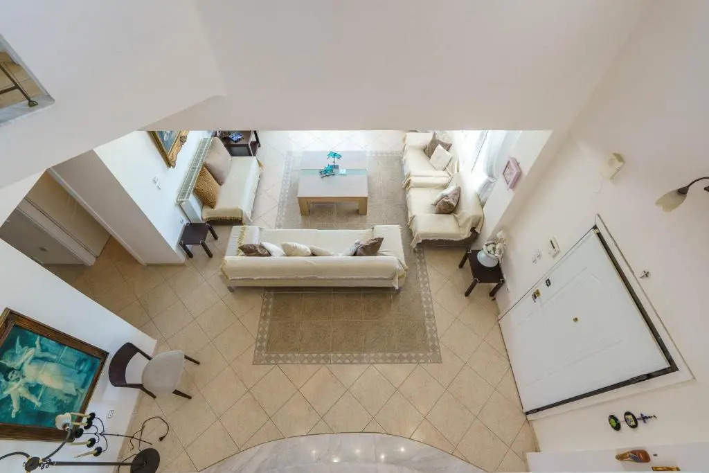 Charming Luxury Villa for 16 People